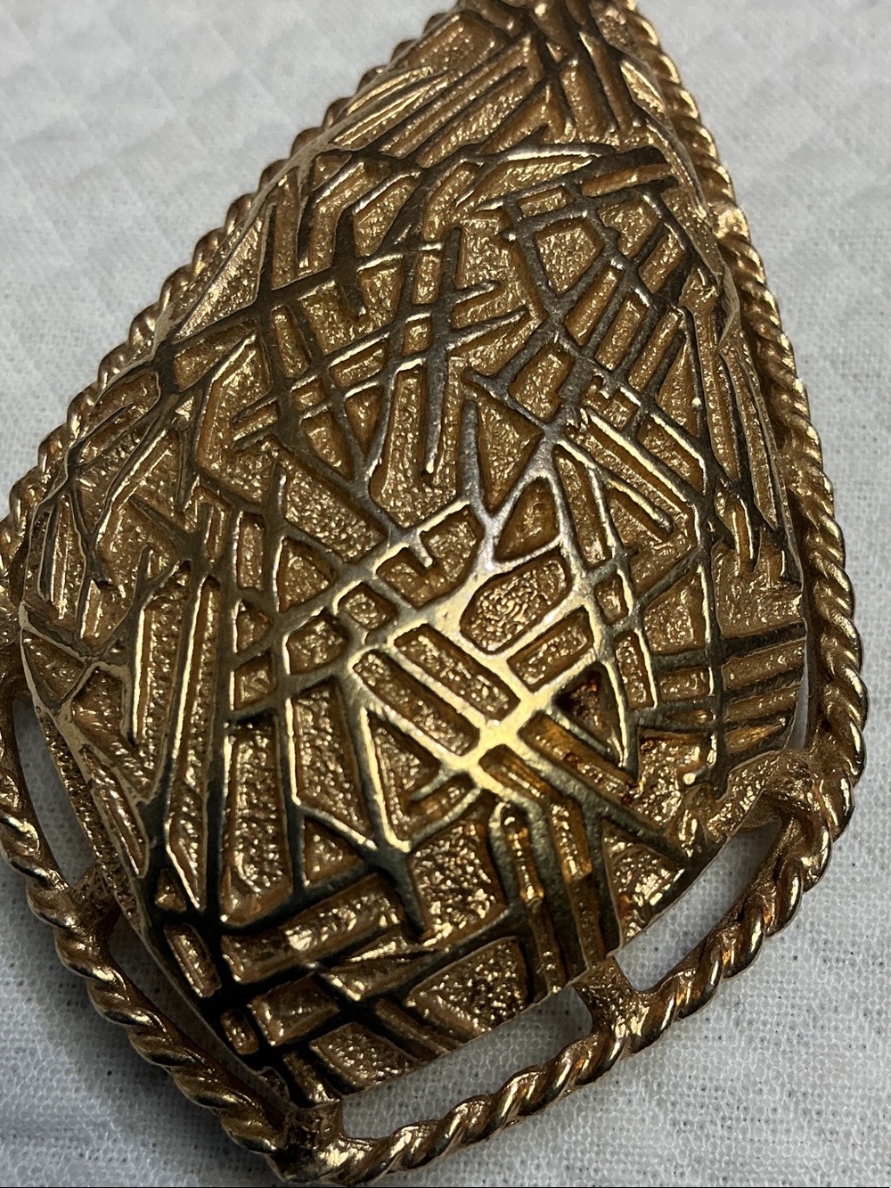 Sarah Coventry Gold Openwork Teardrop Brooch or Necklace - Picture 3 of 4